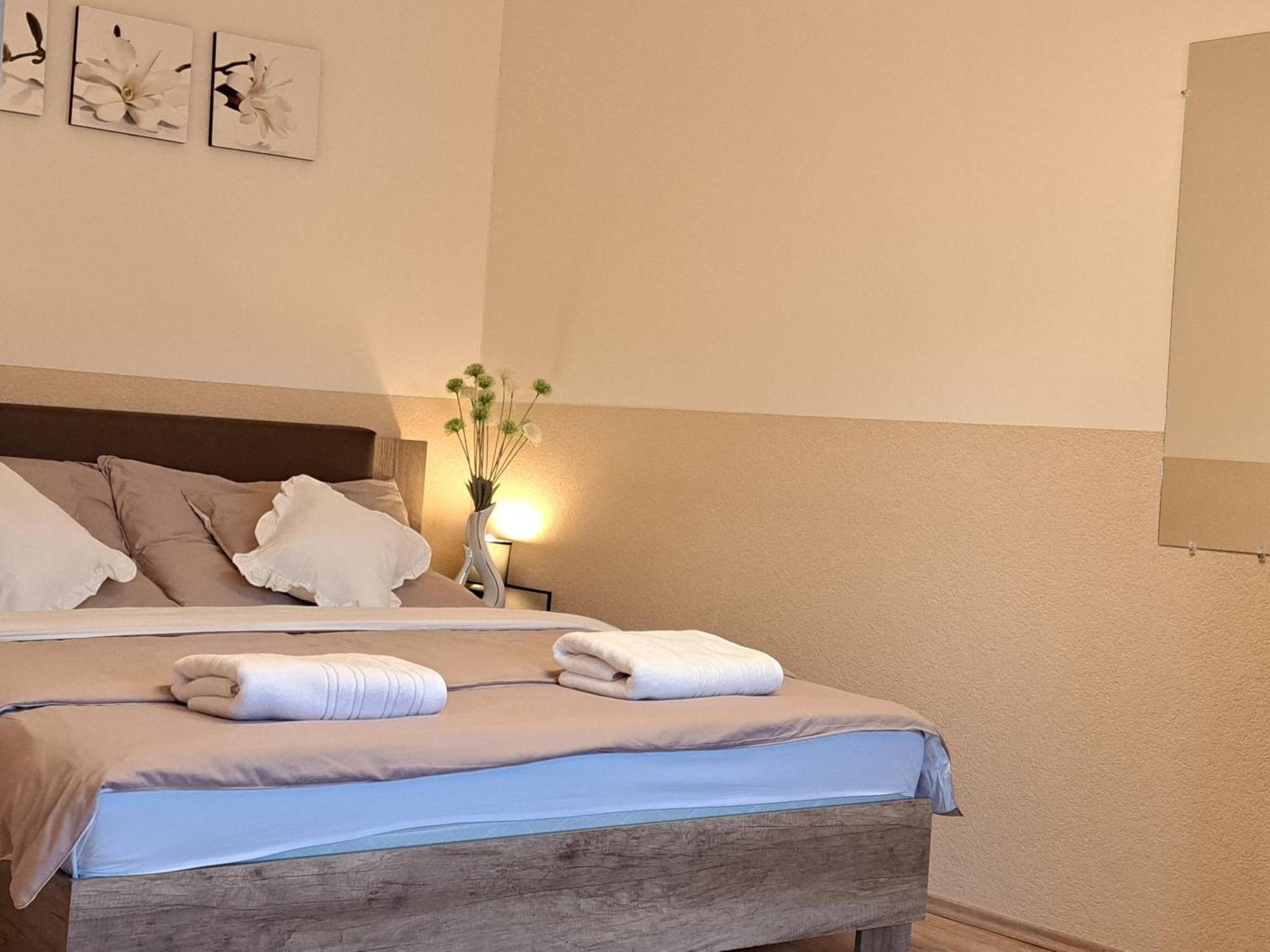 Orient Apartmanhaz Eger Ngoại thất bức ảnh