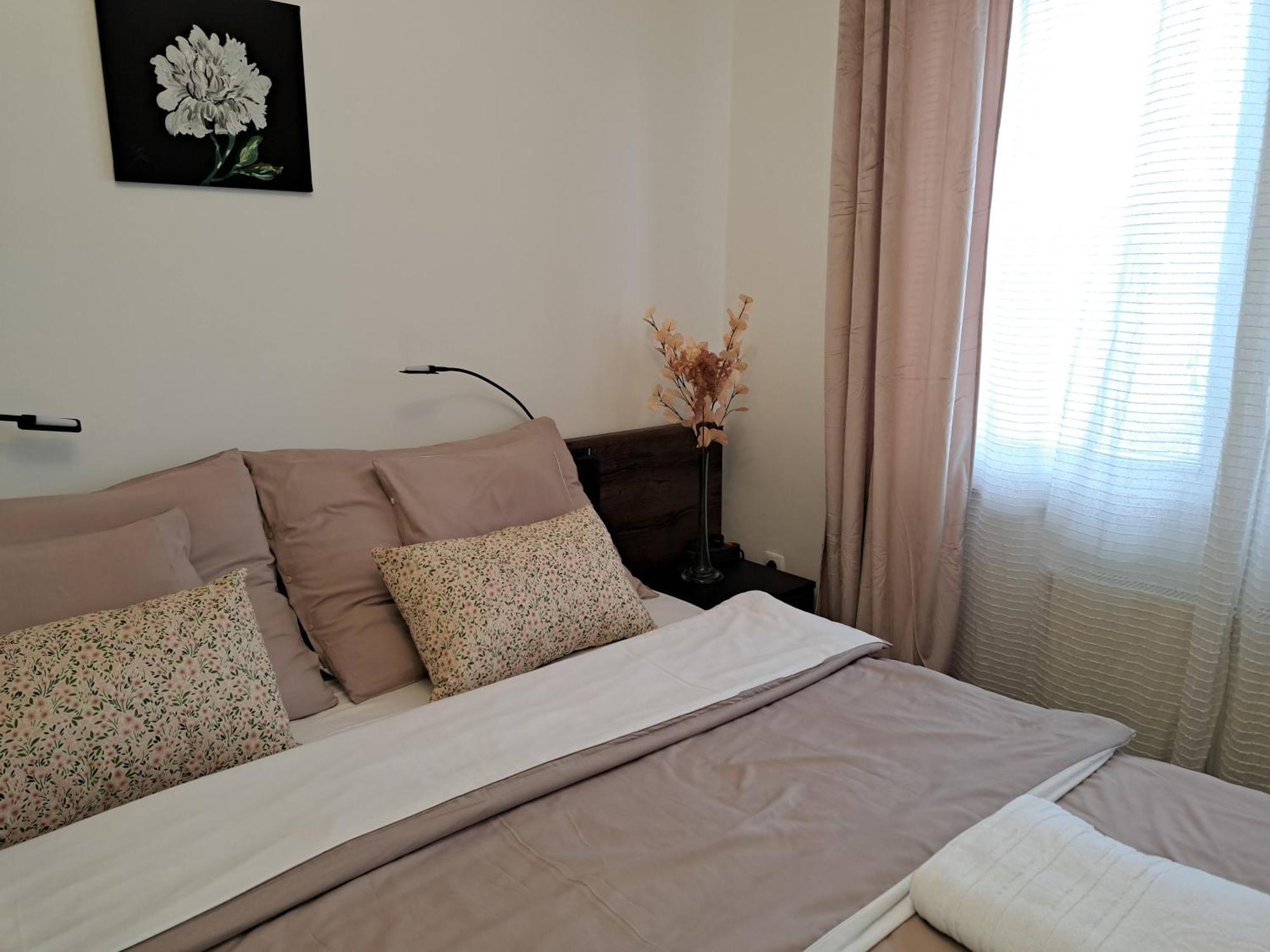 Orient Apartmanhaz Eger Ngoại thất bức ảnh