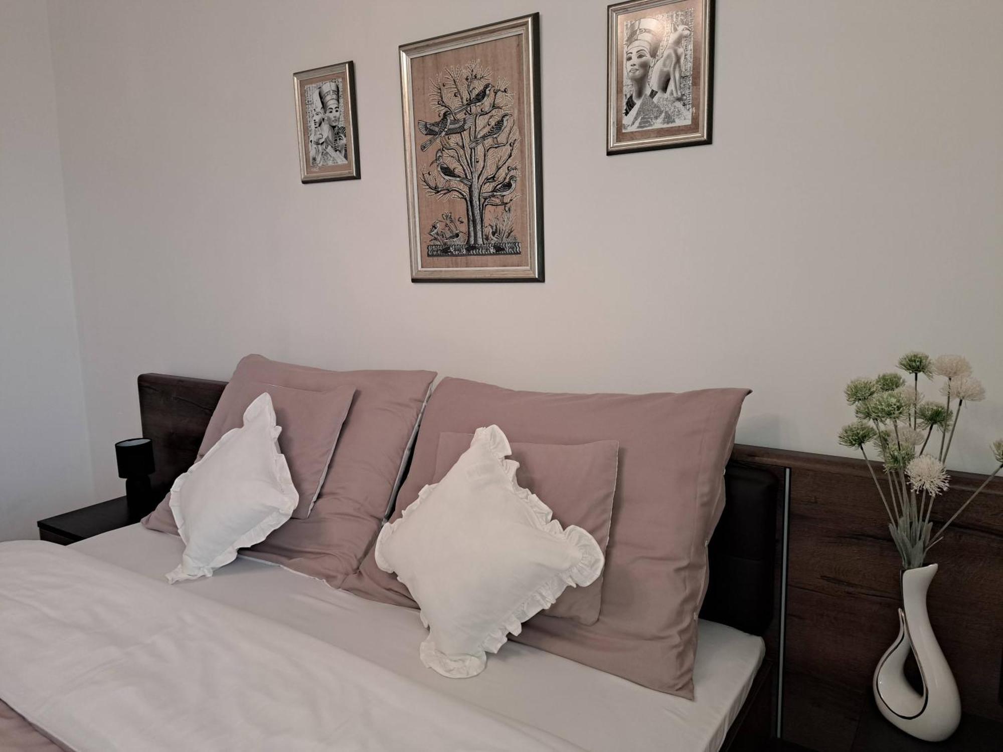 Orient Apartmanhaz Eger Ngoại thất bức ảnh