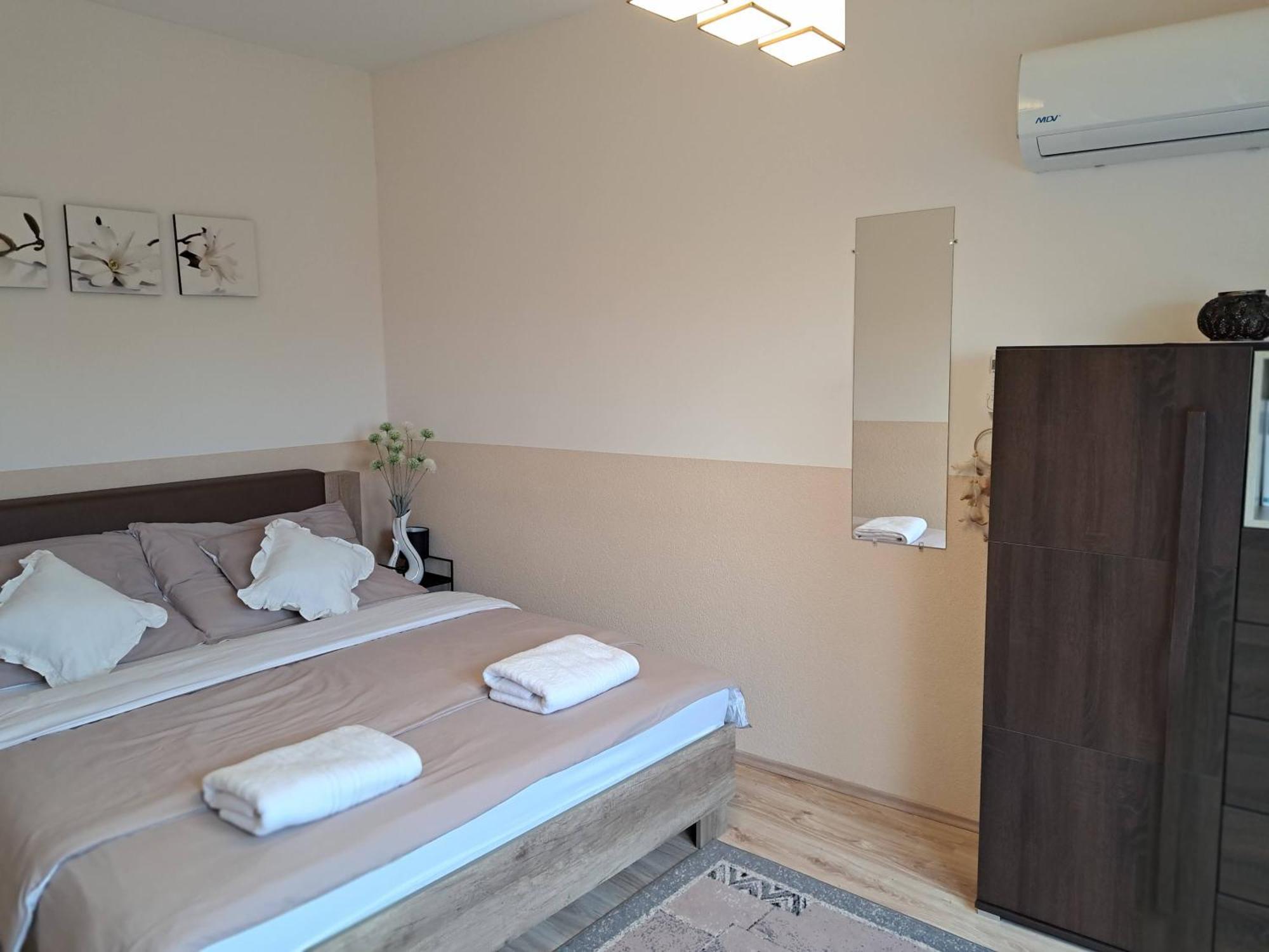 Orient Apartmanhaz Eger Ngoại thất bức ảnh